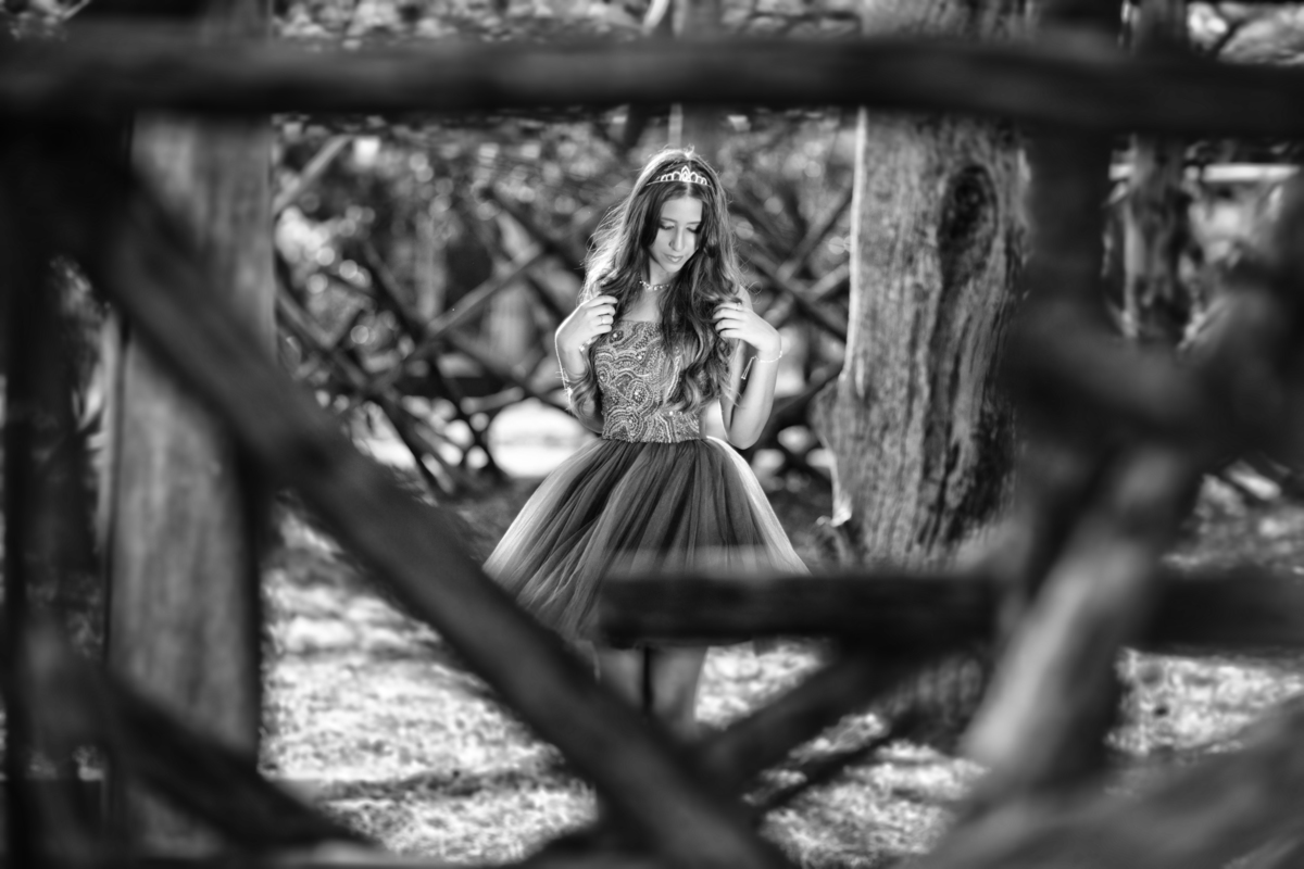 Debutante em preto e branco. Ensaio de debutante feito no Jardim Botânico de Brasília pelo fotógrafo Rafael Ohana