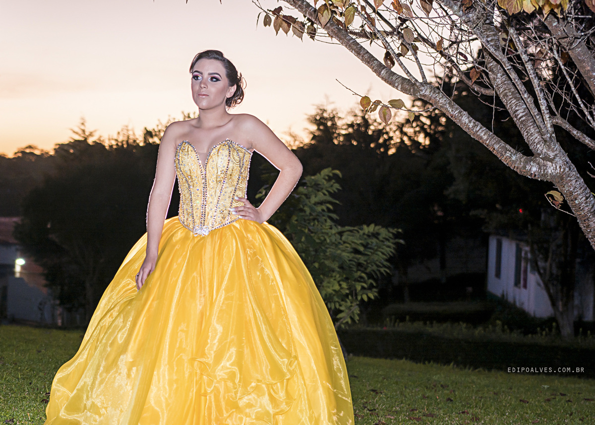 Festa de 15 anos vestido amarelo