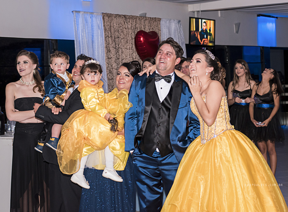 Festa de 15 anos tema bela e a fera