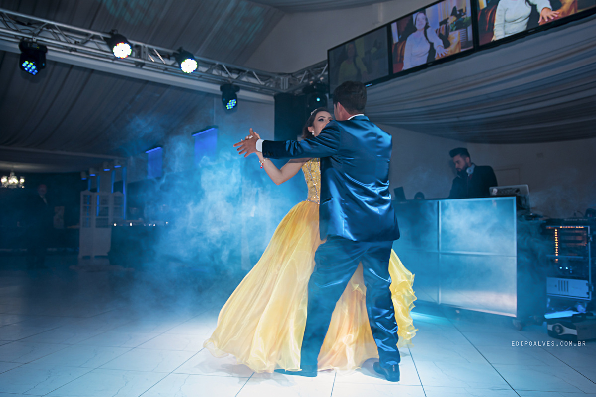 Festa de 15 anos tema bela e a fera