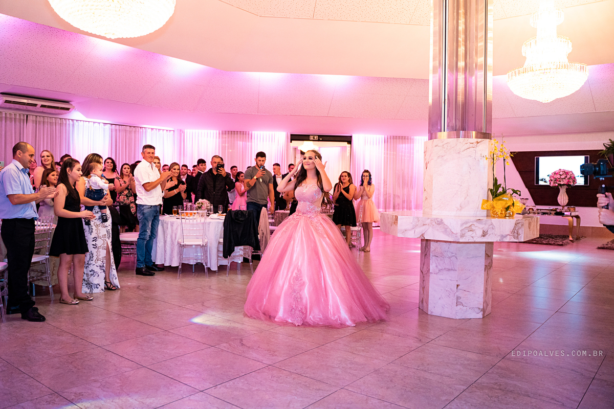 festa de 15 anos, festa salão hannah 15 anos, debutante, vestido princesa, book 15 anos, festa debutante, book fotográfico, vestido 15 anos, fotografo, fotografo fazenda rio grande, fotografo curitiba, fotografo são josé dos pinhais.