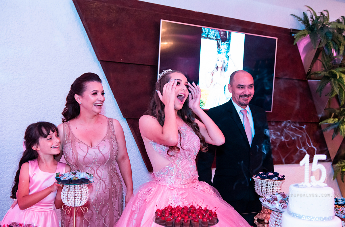 festa de 15 anos, festa salão hannah 15 anos, debutante, vestido princesa, book 15 anos, festa debutante, book fotográfico, vestido 15 anos, fotografo, fotografo fazenda rio grande, fotografo curitiba, fotografo são josé dos pinhais.