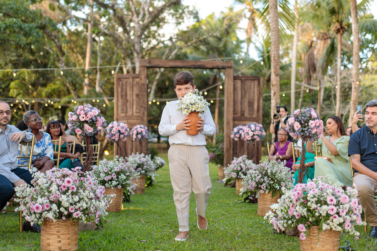 Momento IMPAR, histórico e marcante, para todos os familiares, pois esse vaso de flores simboliza a entrada de uma TIA, que não se faz mais presente entre os familiares.