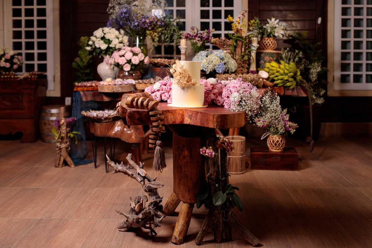 O bolo e linda decoração do Bruno.