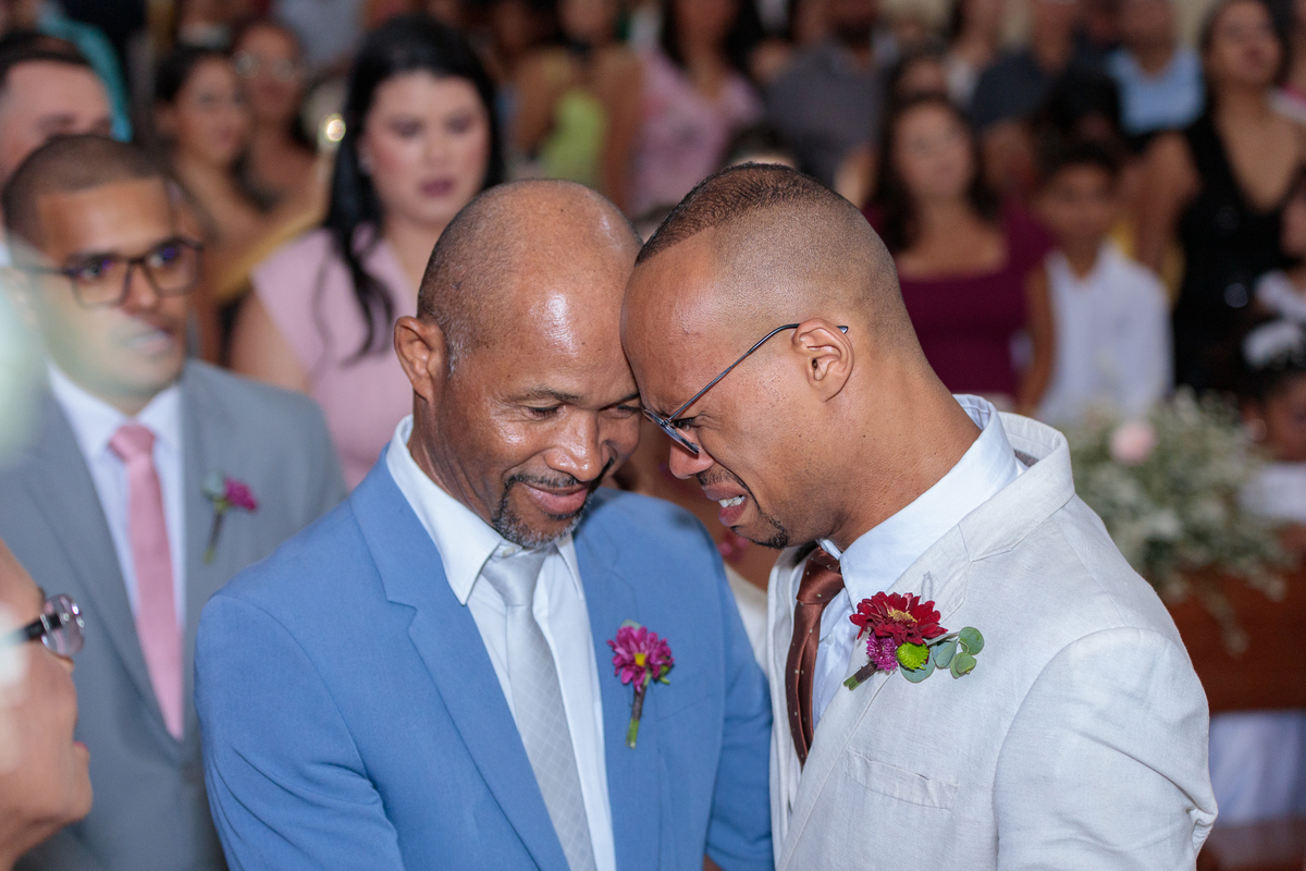 Aqui o noivo se despede de seu pai, para agora, ser o Patrono de sua família e a emoção foi nas alturas!