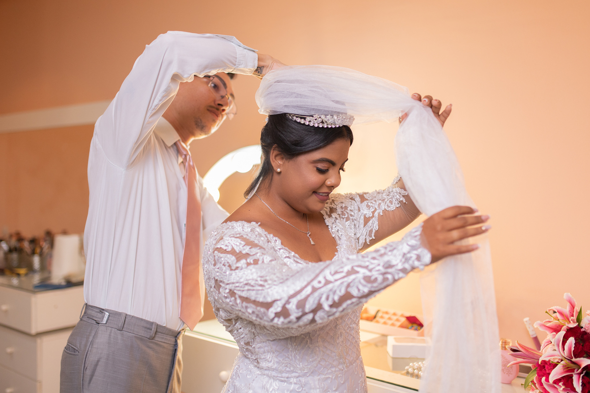 Ajustes finais, para colocar o véu.