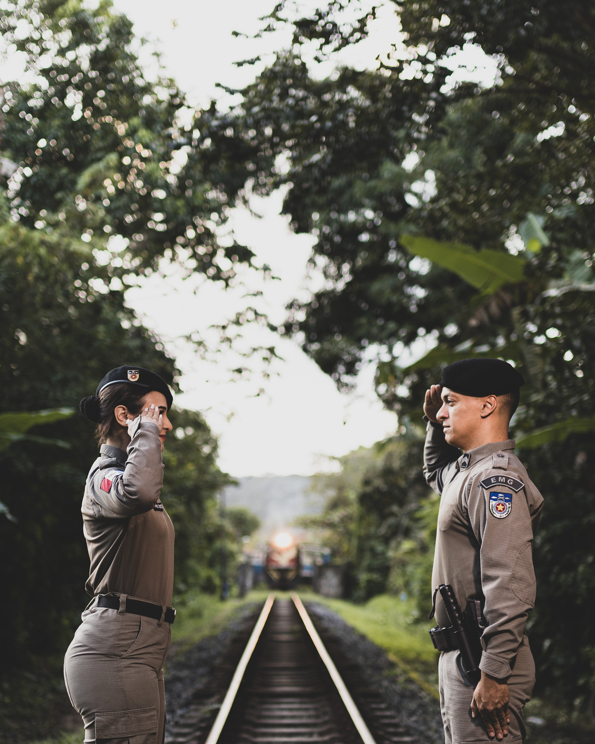 Os dois batendo continência para o amor!