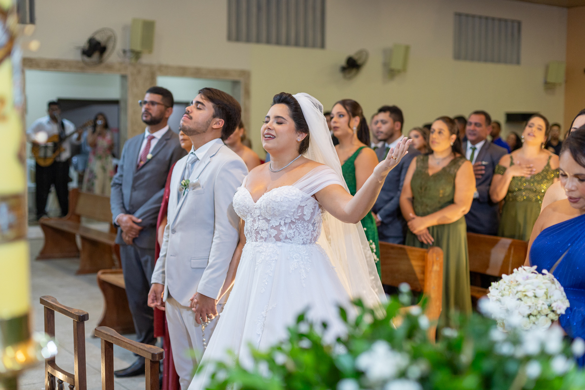 Momento de louvor a Deus, por esse dia tão maravilhoso na vida deles.