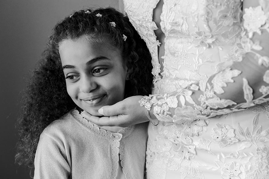 menina alianças com noiva