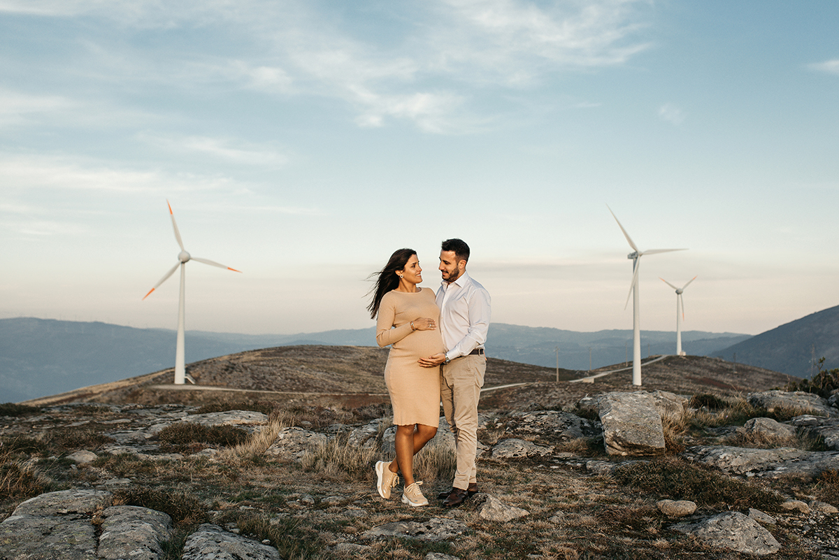 Gestante vestido apertado