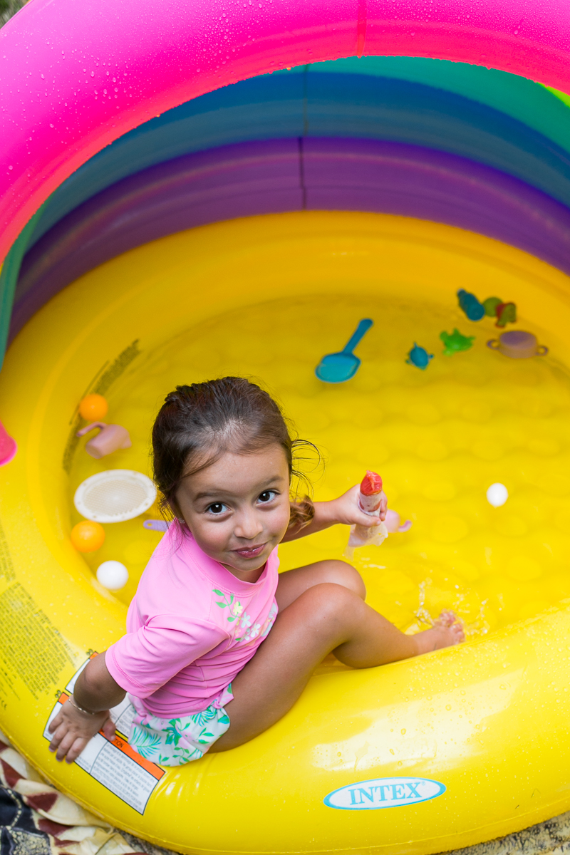 e teve sacolé dentro da piscina
