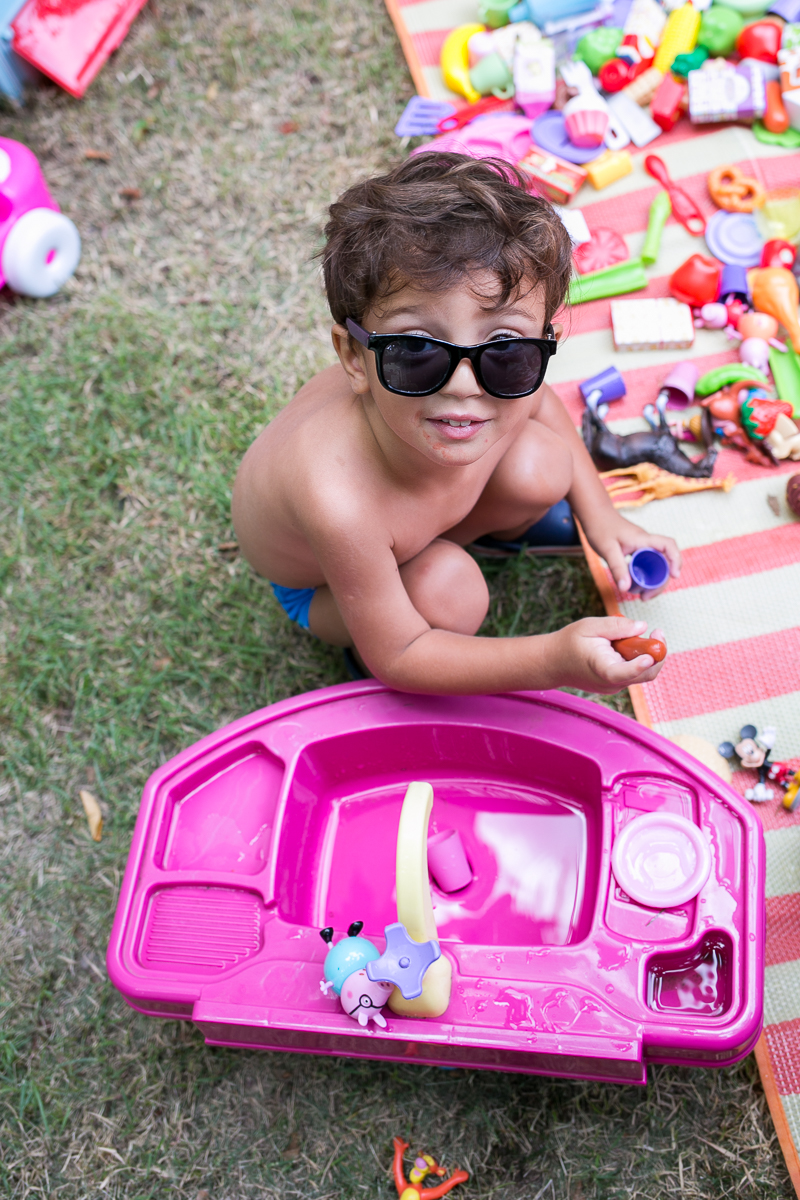 teve homem lavando a louça