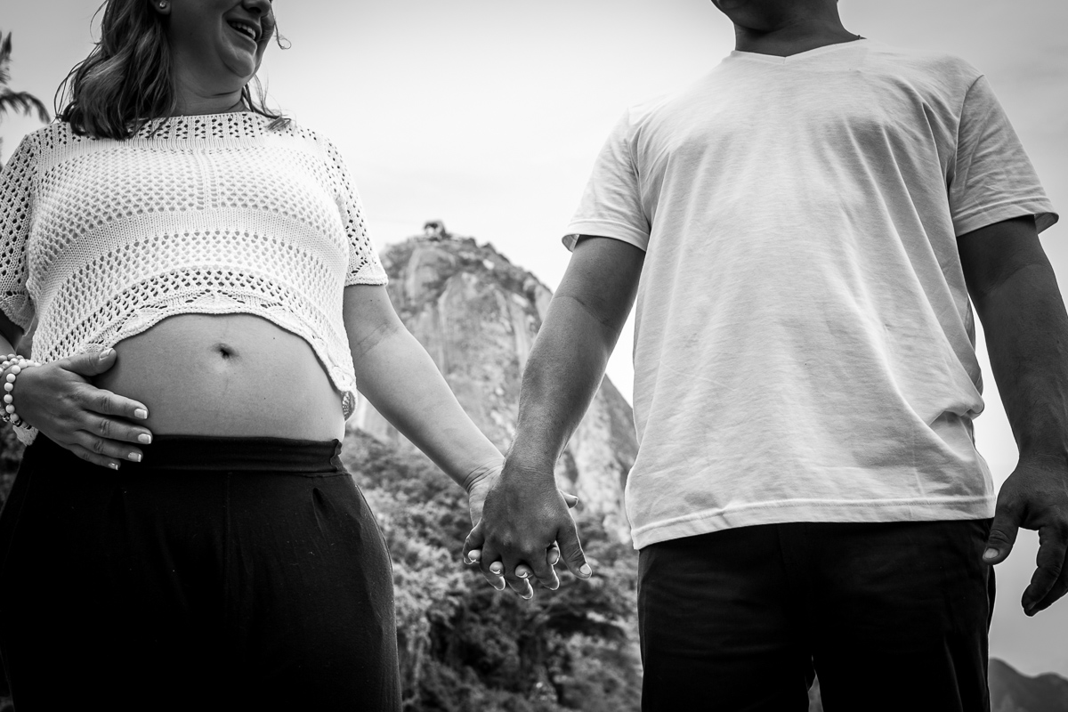 com o pão de açúcar ao fundo