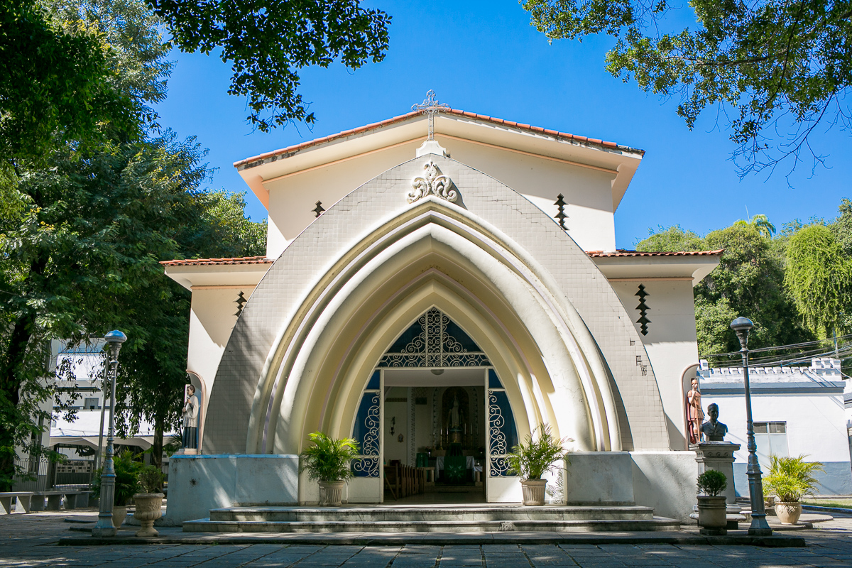 entrada da igreja do batizado da Gabi