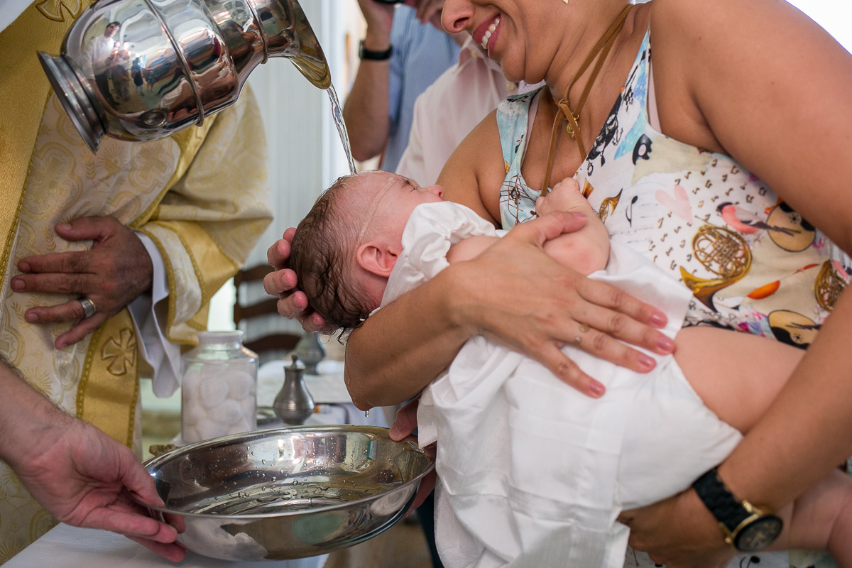 hora de jogar a água benta