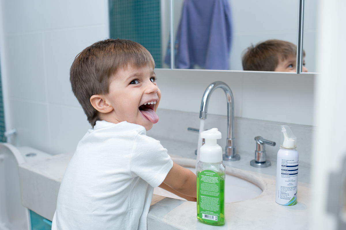 ensaio família, família, rio de janeiro, pet, pet lovers, bagunça, alegria, felicidade, brasil, kids, crianças, água, banho, espuma, farra, de cabeça pra baixo