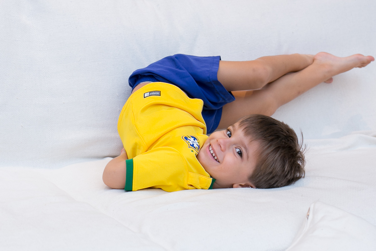 ensaio família, família, rio de janeiro, pet, pet lovers, bagunça, alegria, felicidade, brasil, kids, crianças, água, banho, espuma, farra, de cabeça pra baixo