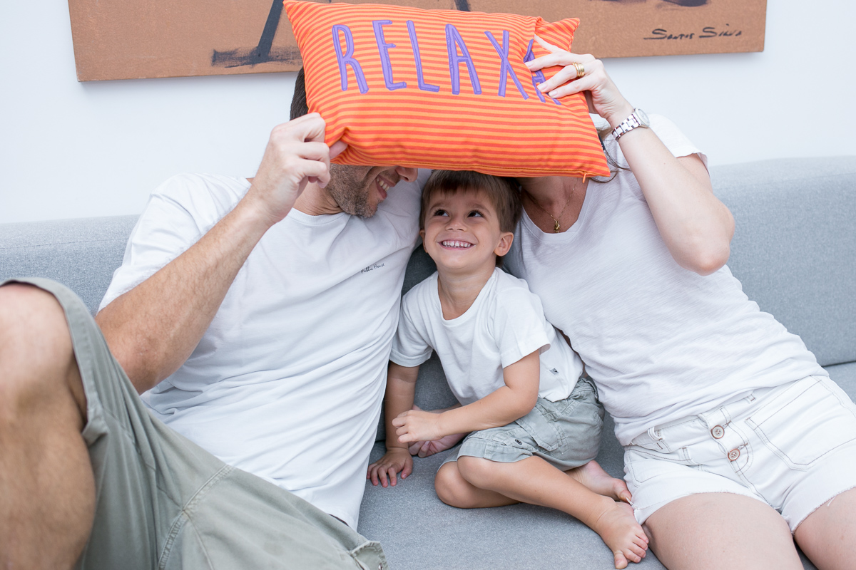 ensaio família, família, rio de janeiro, pet, pet lovers, bagunça, alegria, felicidade, brasil, kids, crianças, água, banho, espuma, farra, de cabeça pra baixo