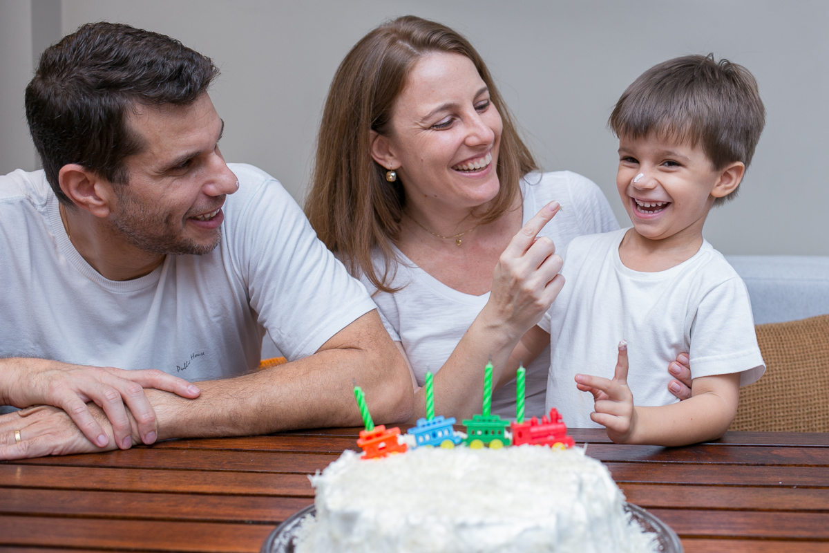 ensaio família, família, rio de janeiro, pet, pet lovers, bagunça, alegria, felicidade, brasil, kids, crianças, água, banho, espuma, farra, de cabeça pra baixo