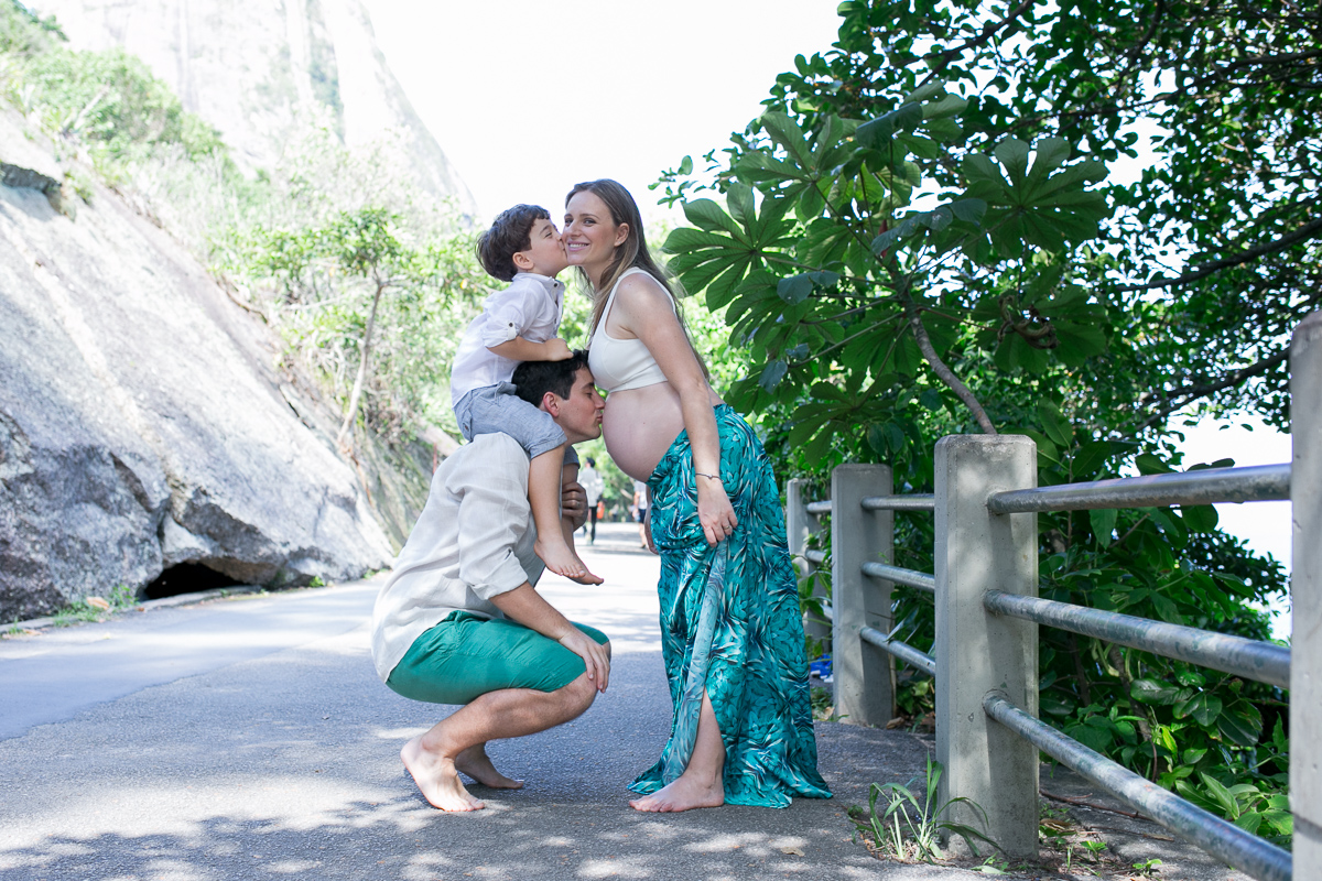 gestante, ensaio gestante, praia, rio de janeiro, família, pais de dois, irmãos, diversão, alegria, bagunça, amor, amor de mãe, mãe, gestando, pregnant, baby, babe, kids, crianças, cristo redentor, urca