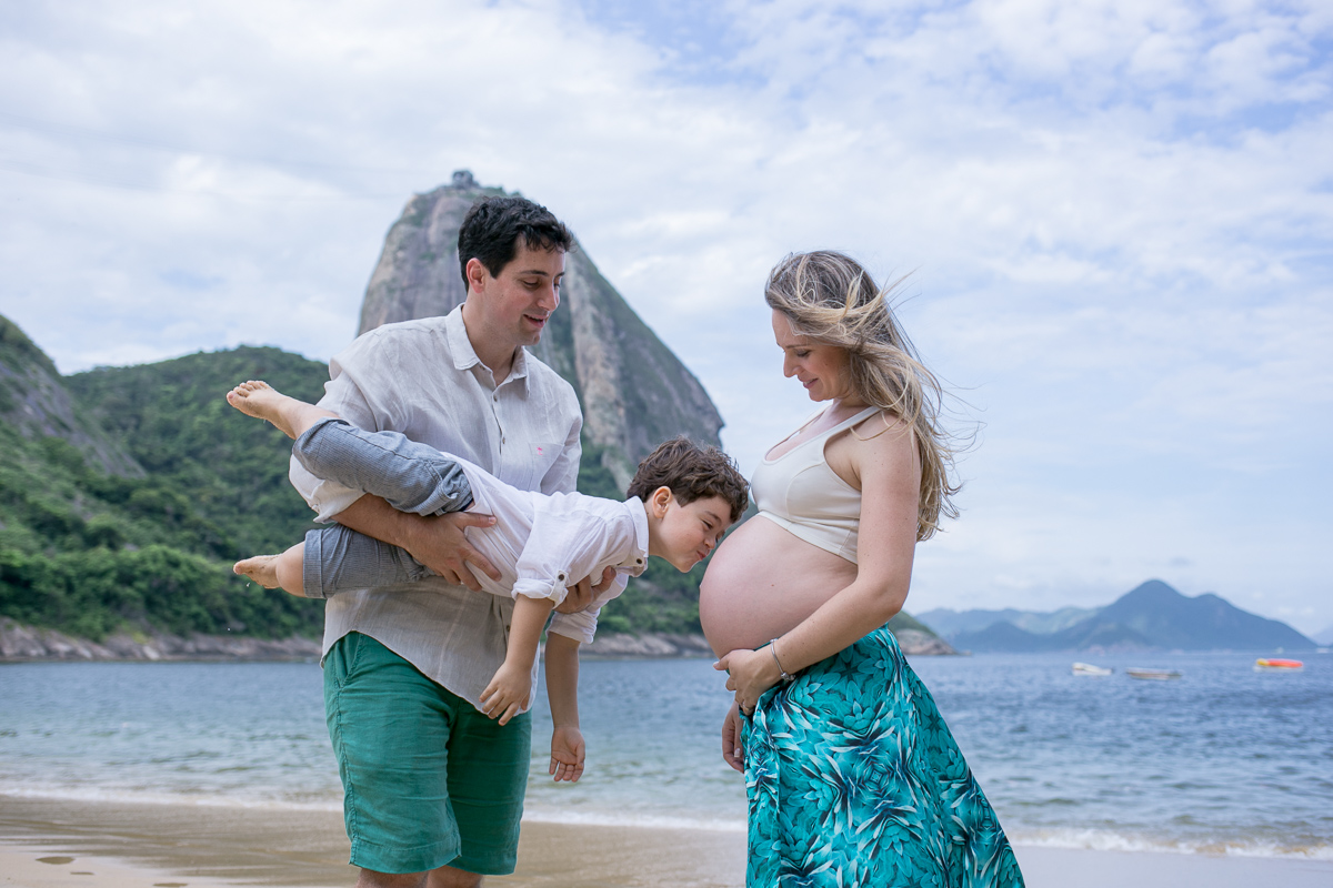 gestante, ensaio gestante, praia, rio de janeiro, família, pais de dois, irmãos, diversão, alegria, bagunça, amor, amor de mãe, mãe, gestando, pregnant, baby, babe, kids, crianças, cristo redentor, urca