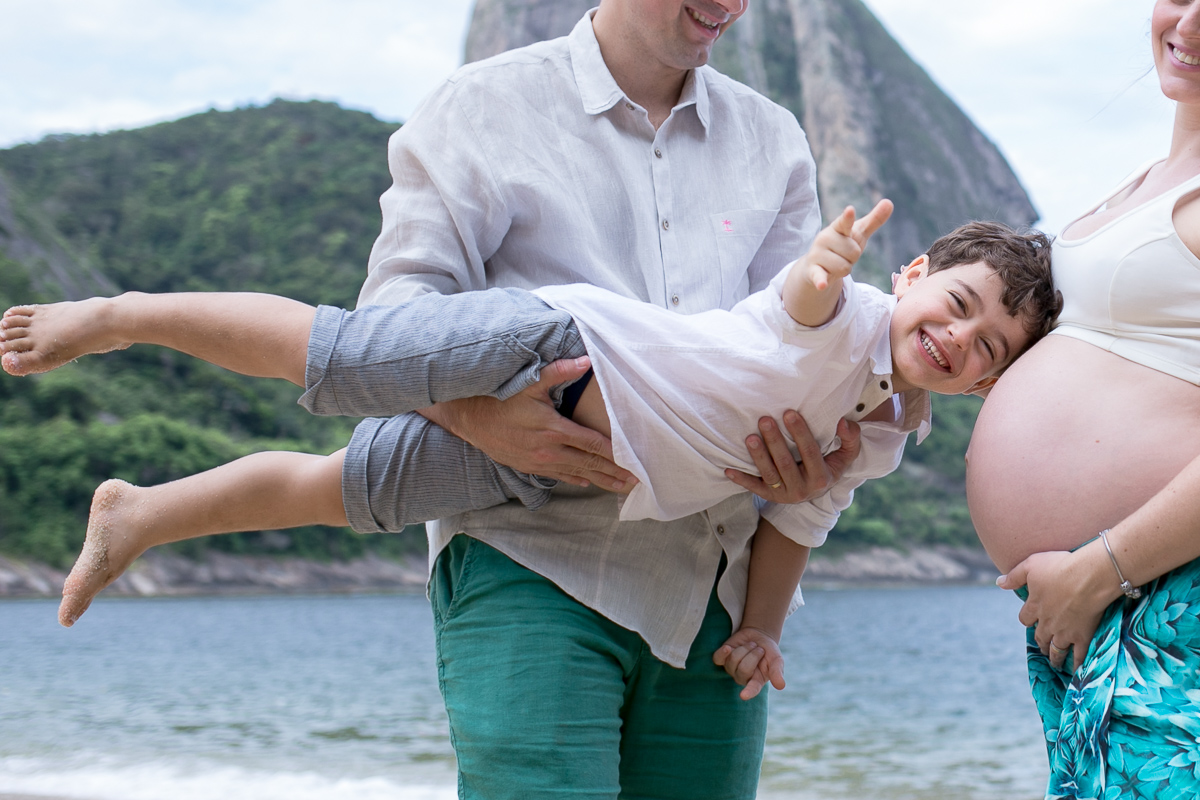 gestante, ensaio gestante, praia, rio de janeiro, família, pais de dois, irmãos, diversão, alegria, bagunça, amor, amor de mãe, mãe, gestando, pregnant, baby, babe, kids, crianças, cristo redentor, urca