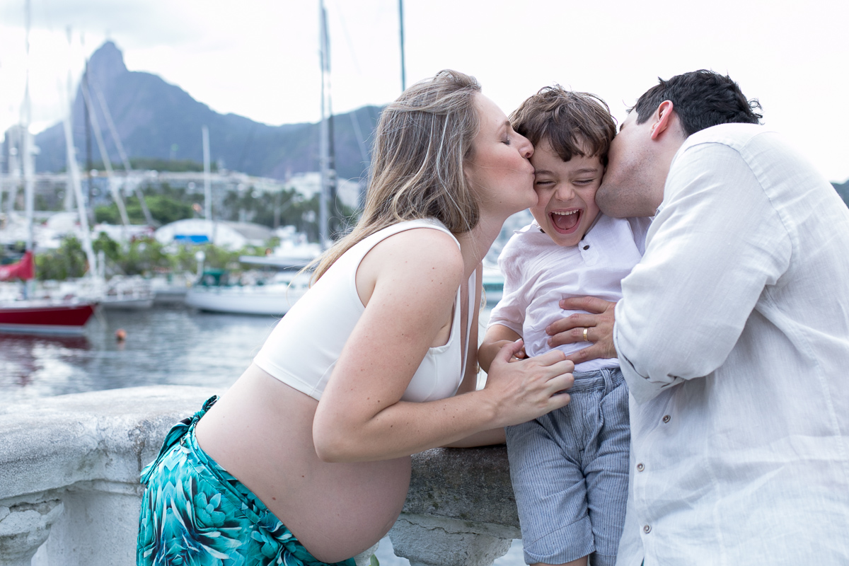 gestante, ensaio gestante, praia, rio de janeiro, família, pais de dois, irmãos, diversão, alegria, bagunça, amor, amor de mãe, mãe, gestando, pregnant, baby, babe, kids, crianças, cristo redentor, urca