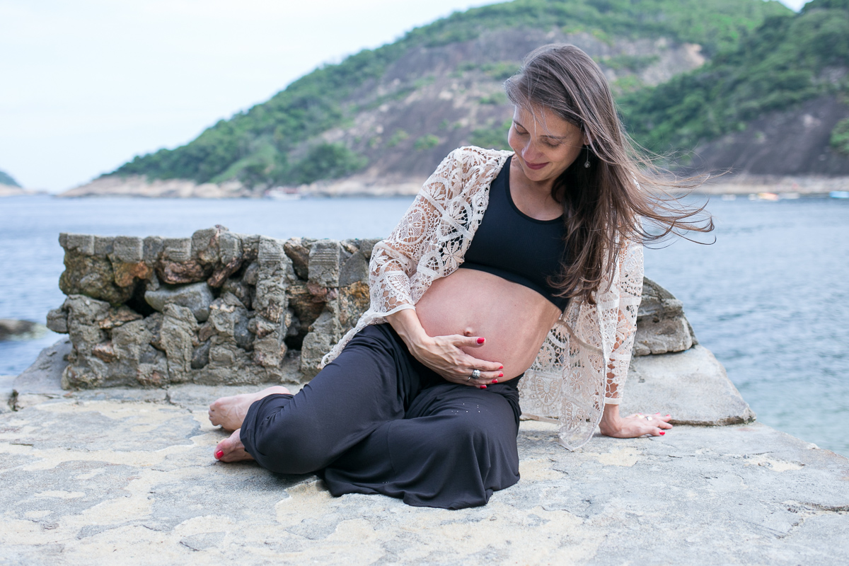 ensaio gestante, gravida, gestando, esperando, urca, rio de janeiro, família, ensaio família, fotografia de gestante, fotografia de família, praia, natureza, crianças, mãe de três, irmãs, amor de irmã