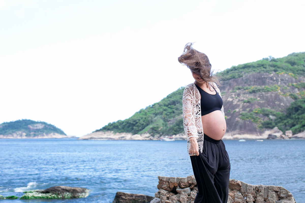 ensaio gestante, gravida, gestando, esperando, urca, rio de janeiro, família, ensaio família, fotografia de gestante, fotografia de família, praia, natureza, crianças, mãe de três, irmãs, amor de irmã