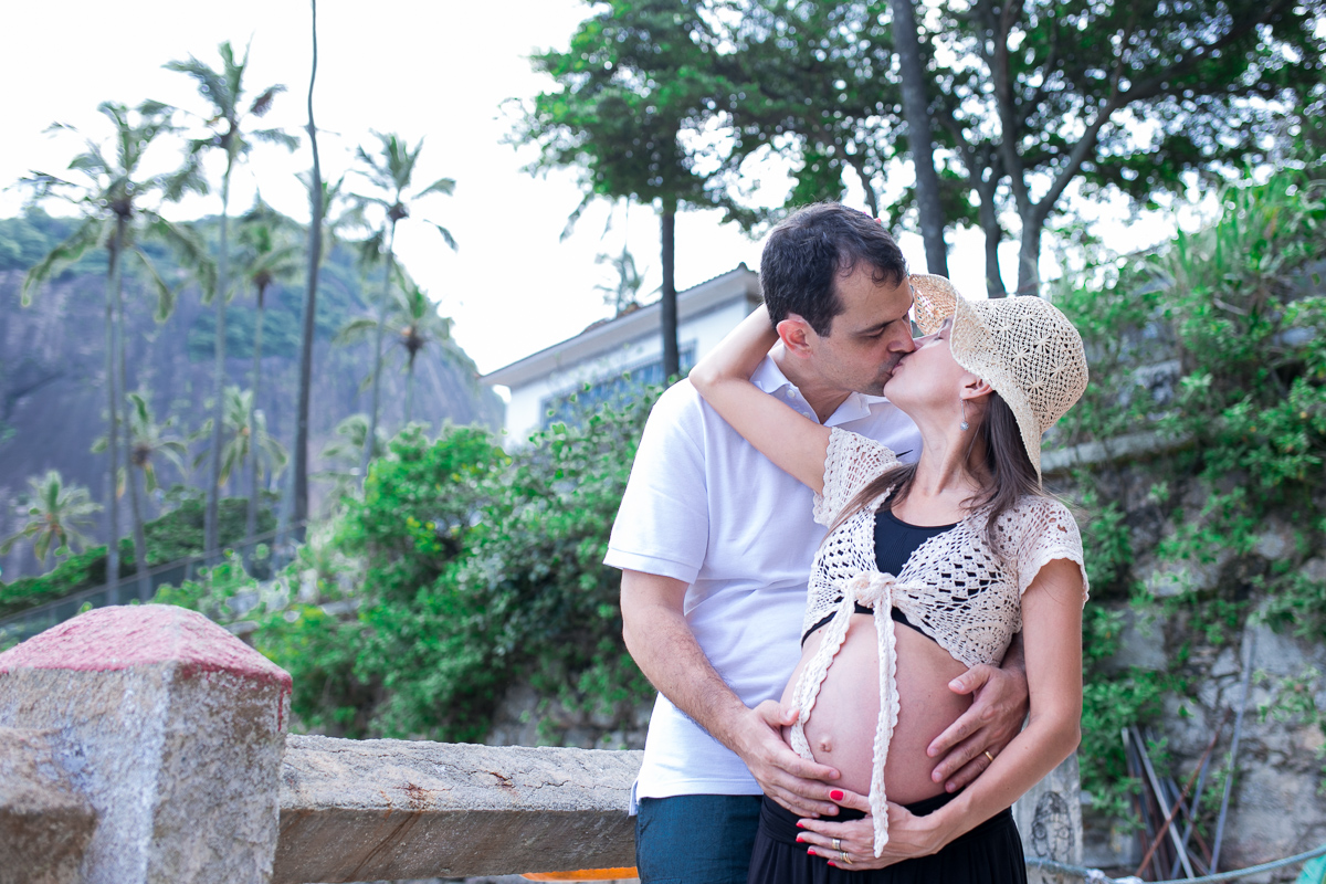ensaio gestante, gravida, gestando, esperando, urca, rio de janeiro, família, ensaio família, fotografia de gestante, fotografia de família, praia, natureza, crianças, mãe de três, irmãs, amor de irmã