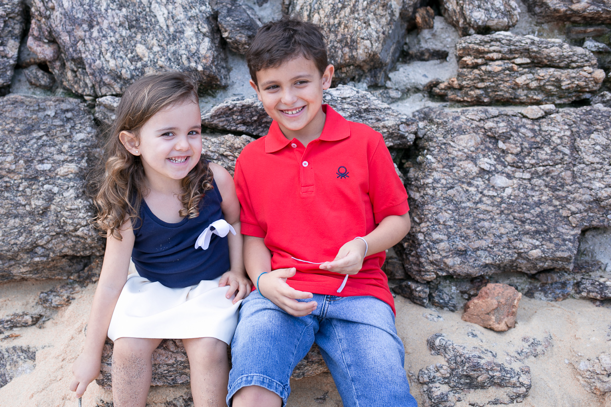 ensaio gestante, gravida, gestando, esperando, urca, rio de janeiro, família, ensaio família, fotografia de gestante, fotografia de família, praia, natureza, crianças, mãe de três, irmãs, amor de irmã