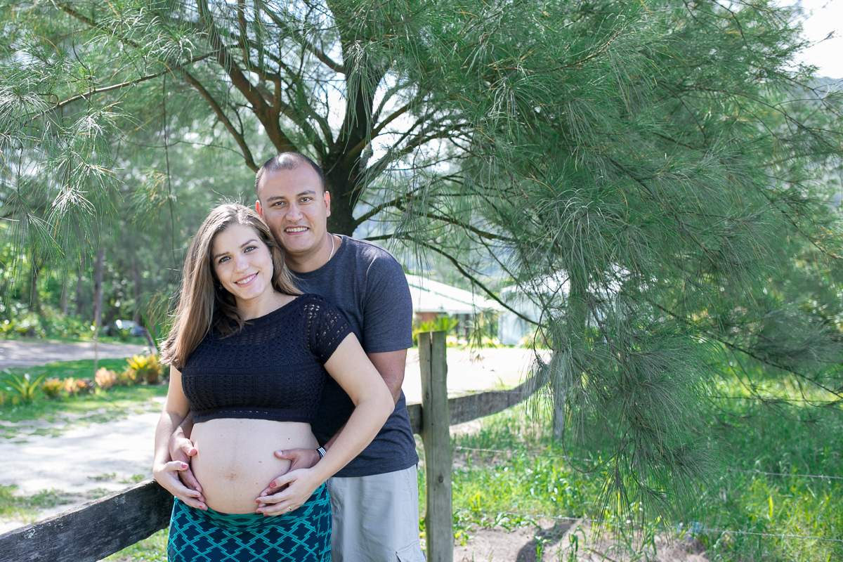 ensaio gestante, mae de menino, primeiro filho, pais de primeira viagem, família, praia, rio de janeiro, natureza, amor, sol, sal, mar, risadas, sorriso, alegria, diversão