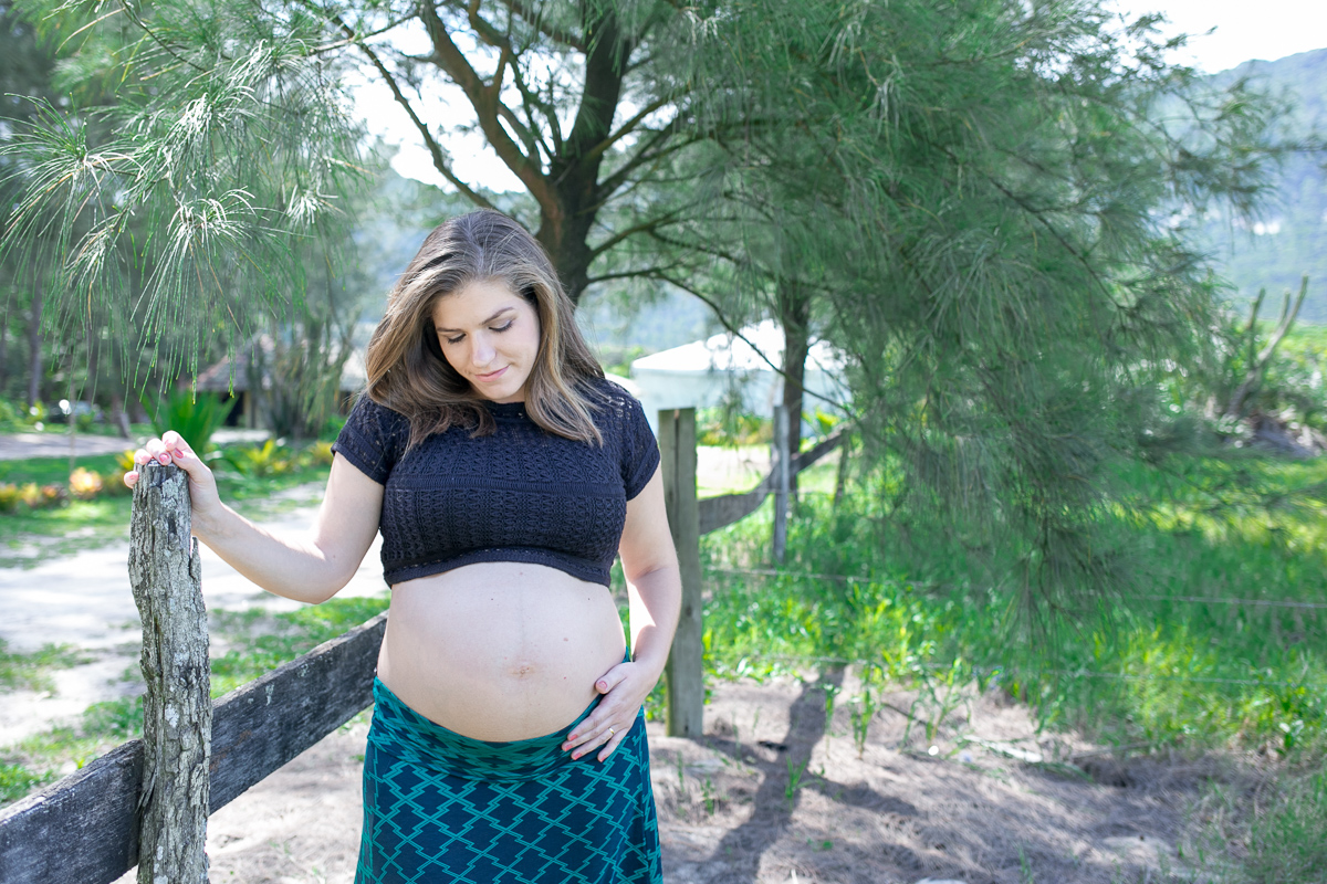 ensaio gestante, mae de menino, primeiro filho, pais de primeira viagem, família, praia, rio de janeiro, natureza, amor, sol, sal, mar, risadas, sorriso, alegria, diversão