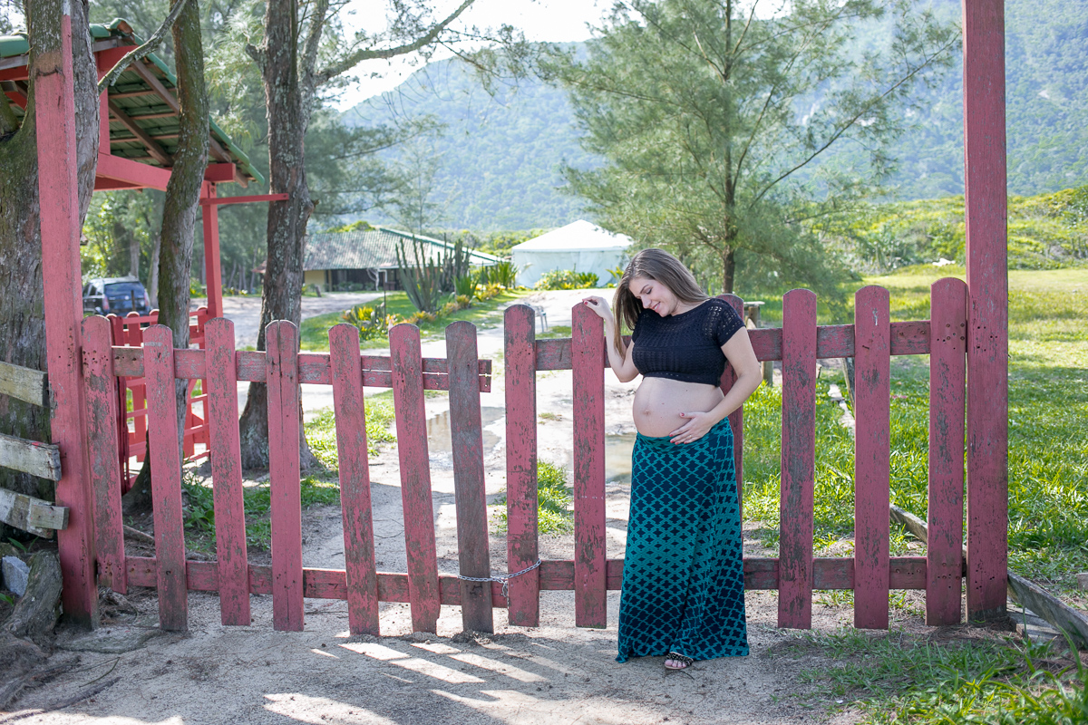 ensaio gestante, mae de menino, primeiro filho, pais de primeira viagem, família, praia, rio de janeiro, natureza, amor, sol, sal, mar, risadas, sorriso, alegria, diversão