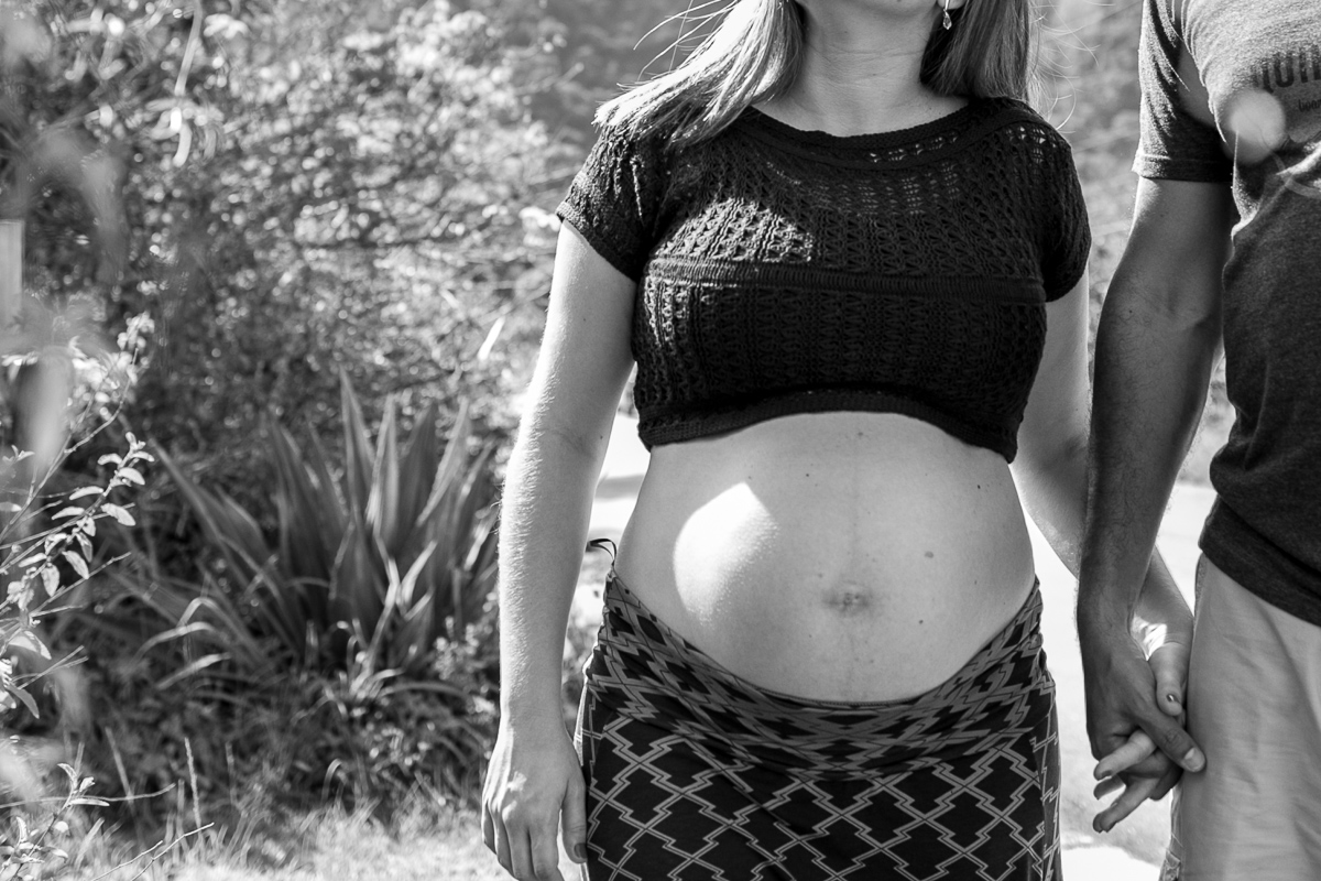 ensaio gestante, mae de menino, primeiro filho, pais de primeira viagem, família, praia, rio de janeiro, natureza, amor, sol, sal, mar, risadas, sorriso, alegria, diversão