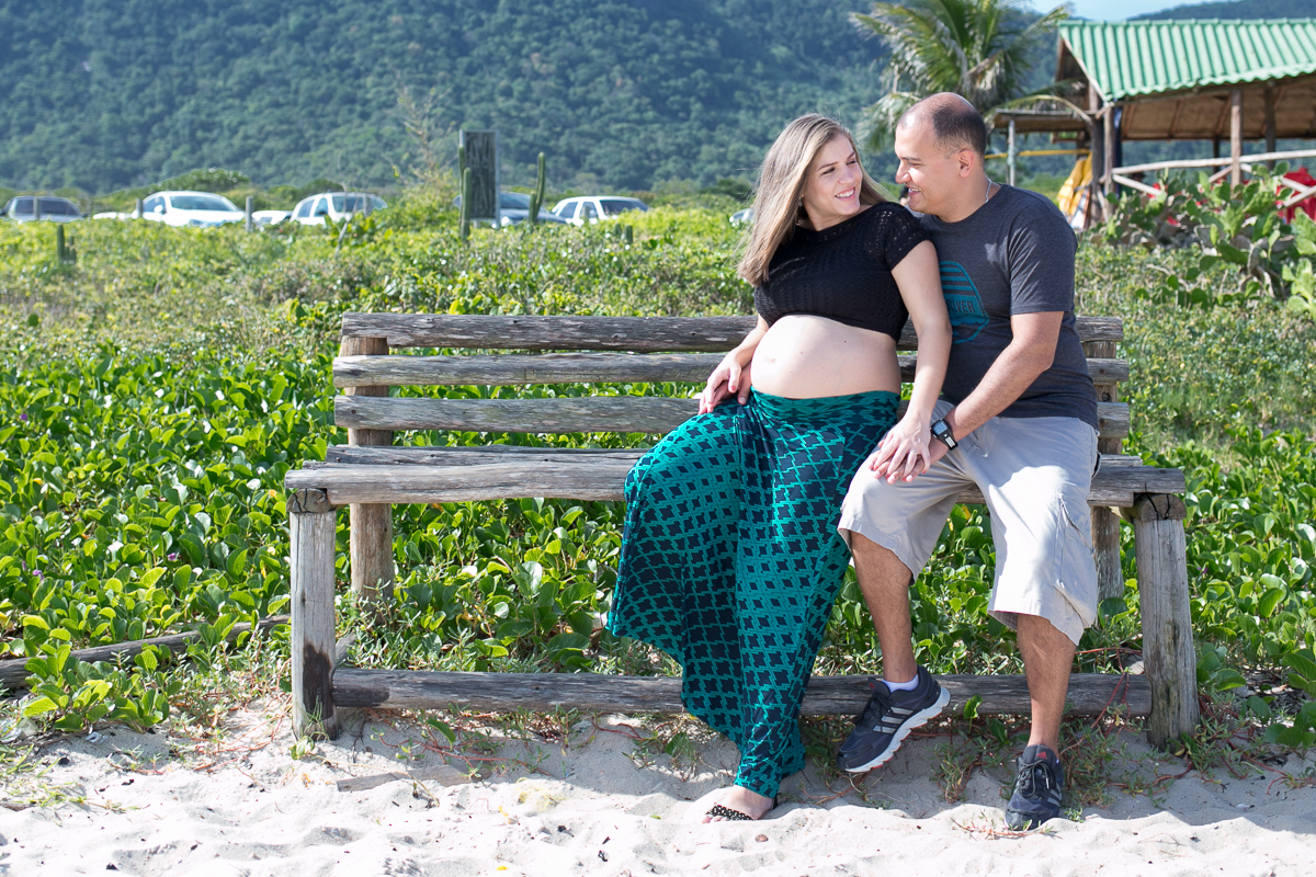 ensaio gestante, mae de menino, primeiro filho, pais de primeira viagem, família, praia, rio de janeiro, natureza, amor, sol, sal, mar, risadas, sorriso, alegria, diversão