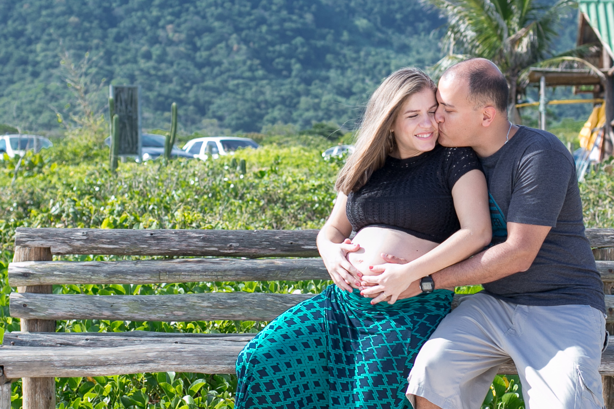 ensaio gestante, mae de menino, primeiro filho, pais de primeira viagem, família, praia, rio de janeiro, natureza, amor, sol, sal, mar, risadas, sorriso, alegria, diversão