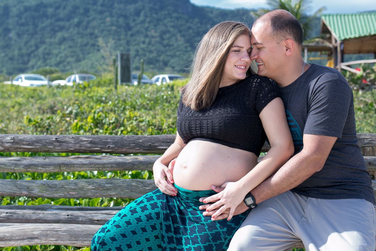 ensaio gestante, mae de menino, primeiro filho, pais de primeira viagem, família, praia, rio de janeiro, natureza, amor, sol, sal, mar, risadas, sorriso, alegria, diversão