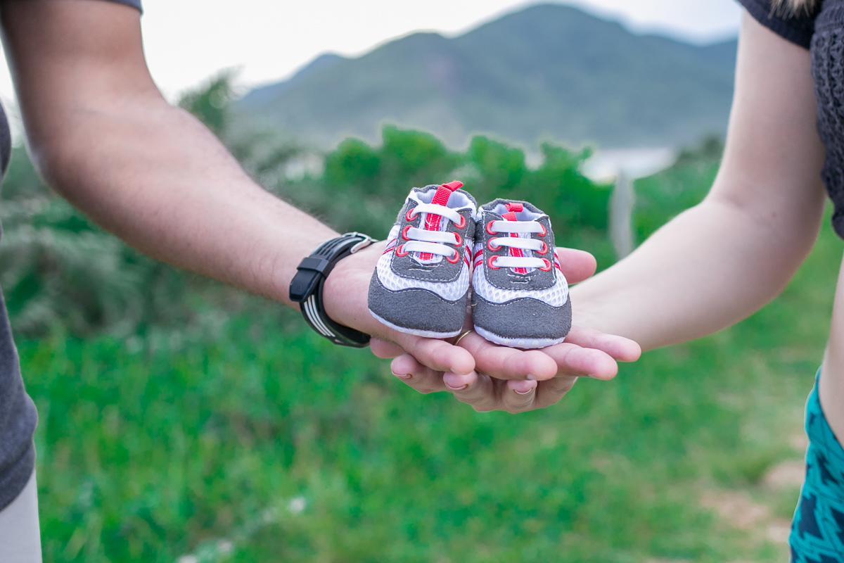 ensaio gestante, mae de menino, primeiro filho, pais de primeira viagem, família, praia, rio de janeiro, natureza, amor, sol, sal, mar, risadas, sorriso, alegria, diversão