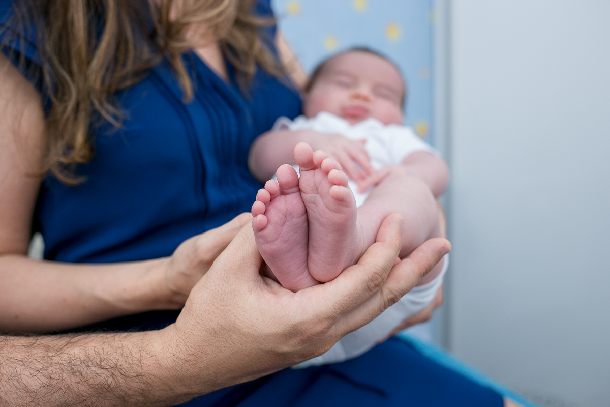 newborn lifestyle, ensaio em casa, fotografia de família, baby, bebê, menino, banho, sorriso, amor, família, alegria, fofura, papai, mamãe,  soninho, caras e bocas, fotografia de amor