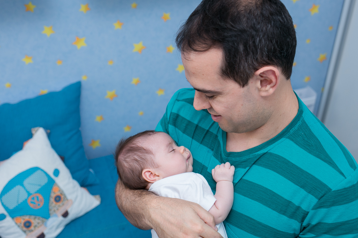 newborn lifestyle, ensaio em casa, fotografia de família, baby, bebê, menino, banho, sorriso, amor, família, alegria, fofura, papai, mamãe,  soninho, caras e bocas, fotografia de amor