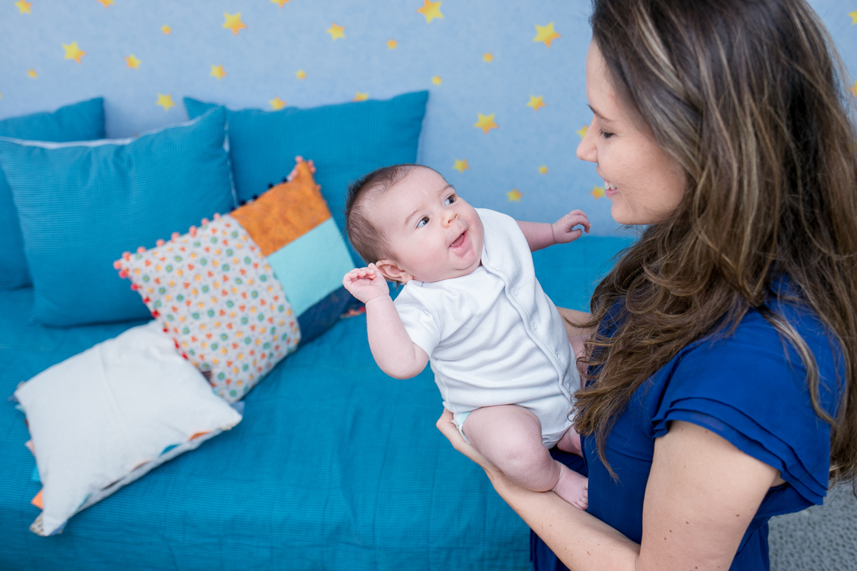 newborn lifestyle, ensaio em casa, fotografia de família, baby, bebê, menino, banho, sorriso, amor, família, alegria, fofura, papai, mamãe,  soninho, caras e bocas, fotografia de amor
