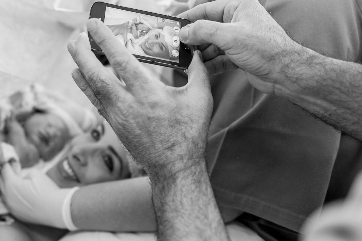 fotografia de parto, nascimento, alegria, amor, família, emoção, parto cesárea, maternidade são josé, rio de janeiro, mãe de menina, pai de menina, registro, vida, fofura, newborn, baby, bebe, recém 