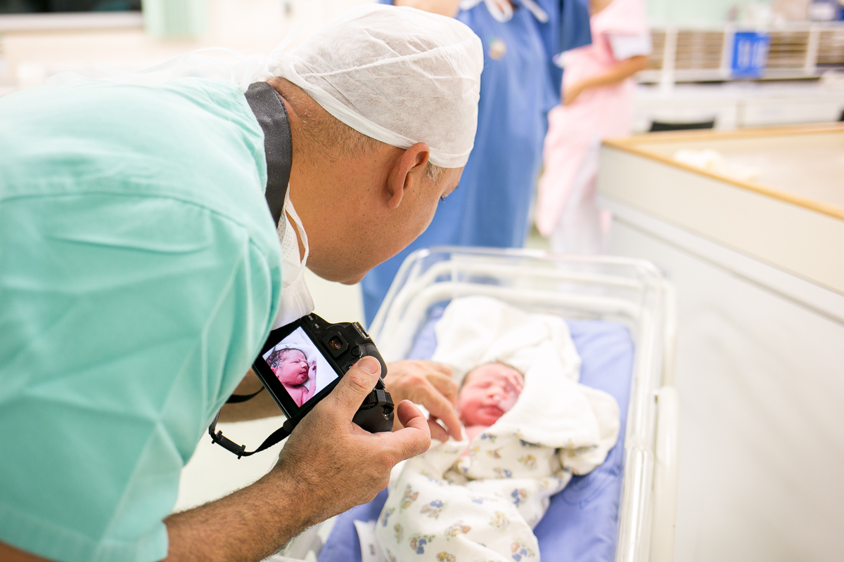 fotografia de parto, nascimento, alegria, amor, família, emoção, parto cesárea, maternidade são josé, rio de janeiro, mãe de menina, pai de menina, registro, vida, fofura, newborn, baby, bebe, recém 