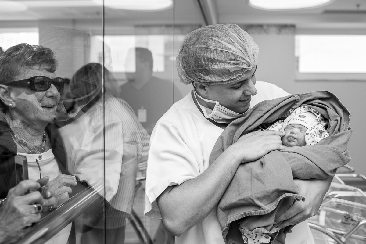 fotografia de parto, nascimento, alegria, amor, família, emoção, parto cesárea, maternidade são josé, rio de janeiro, mãe de menina, pai de menina, registro, vida, fofura, newborn, baby, bebe, recém 