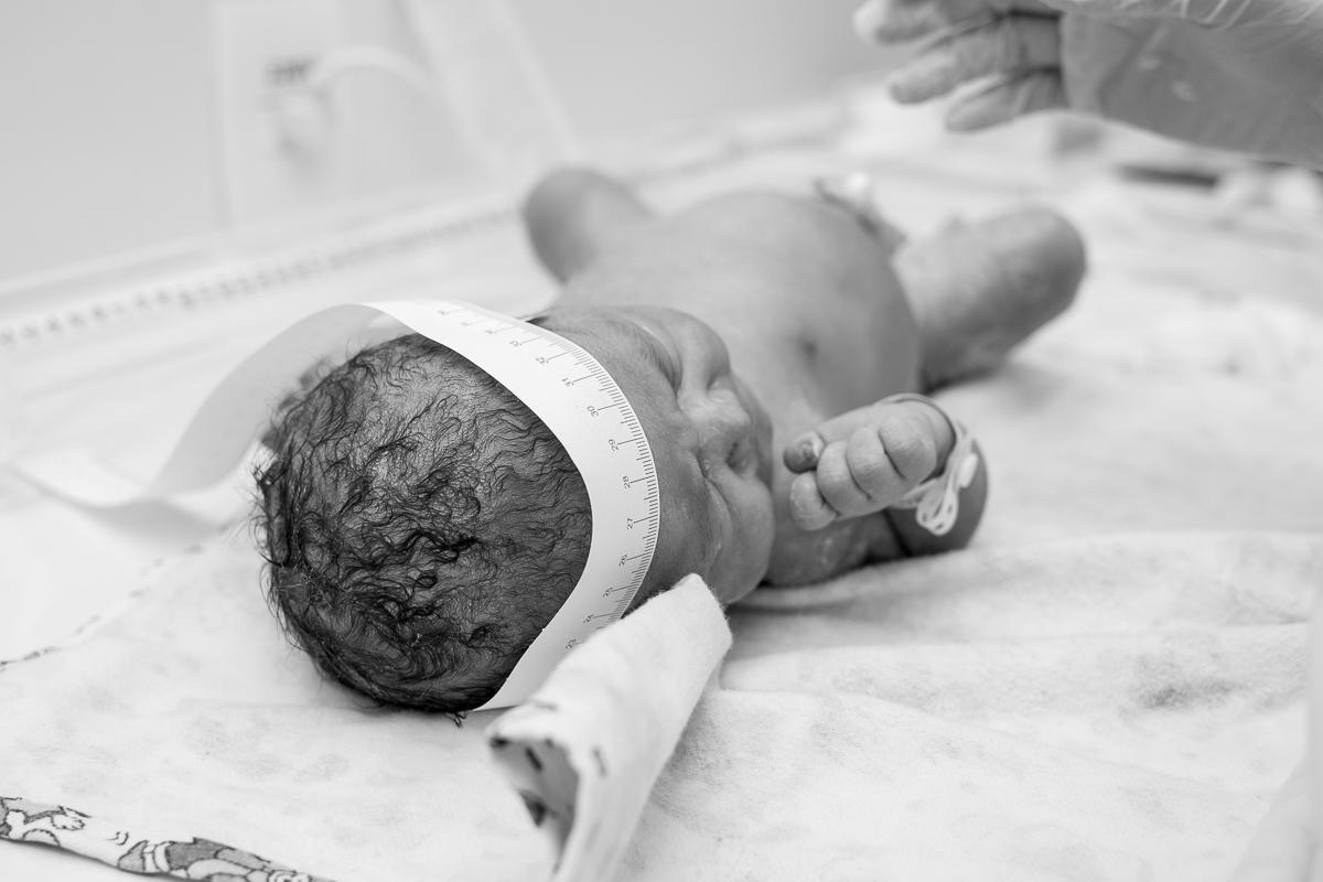 fotografia de parto, nascimento, alegria, amor, família, emoção, parto cesárea, maternidade são josé, rio de janeiro, mãe de menina, pai de menina, registro, vida, fofura, newborn, baby, bebe, recém 