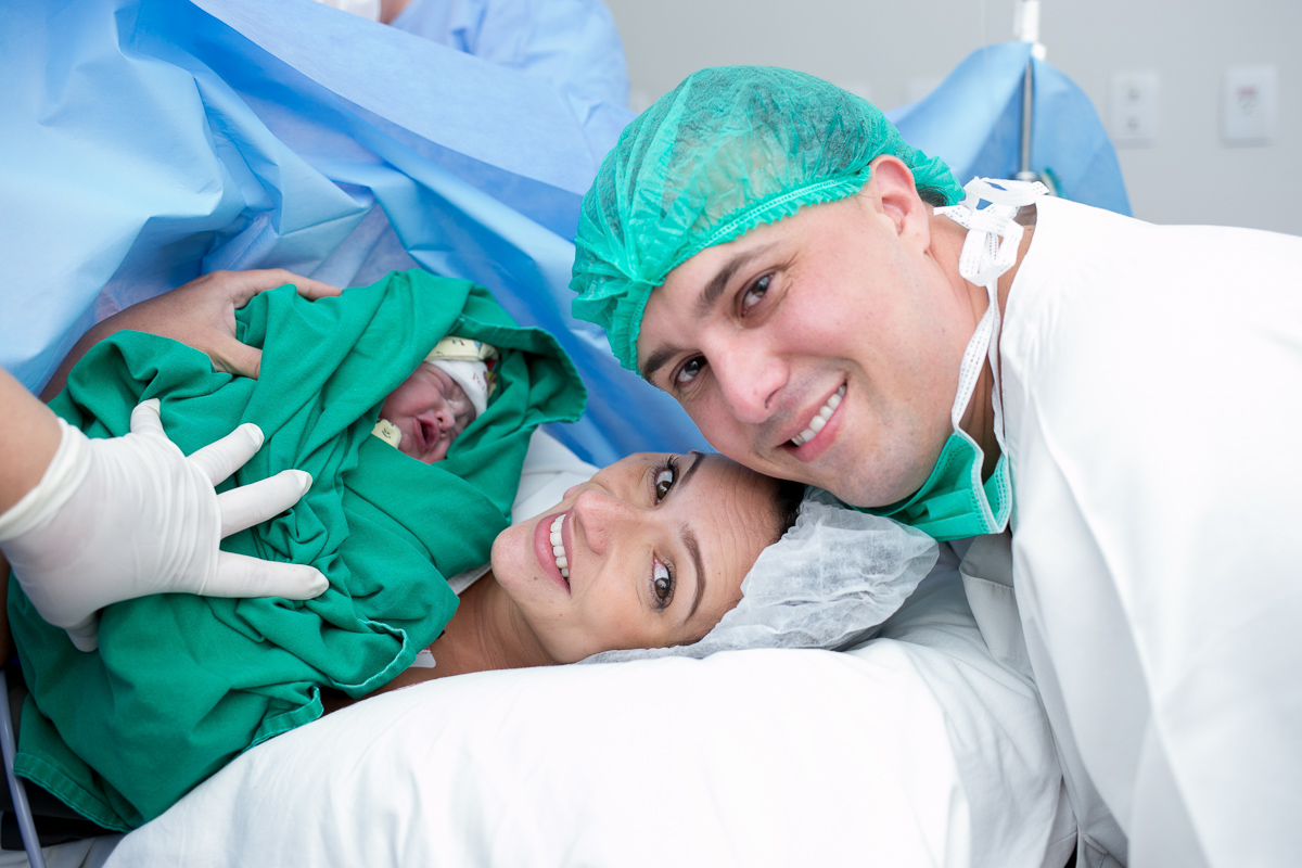 fotografia de parto, nascimento, alegria, amor, família, emoção, parto cesárea, maternidade são josé, rio de janeiro, mãe de menina, pai de menina, registro, vida, fofura, newborn, baby, bebe, recém 