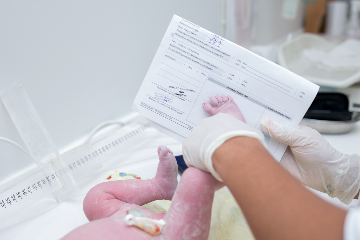 fotografia de parto, nascimento, alegria, amor, família, emoção, parto cesárea, maternidade são josé, rio de janeiro, mãe de menina, pai de menina, registro, vida, fofura, newborn, baby, bebe, recém 