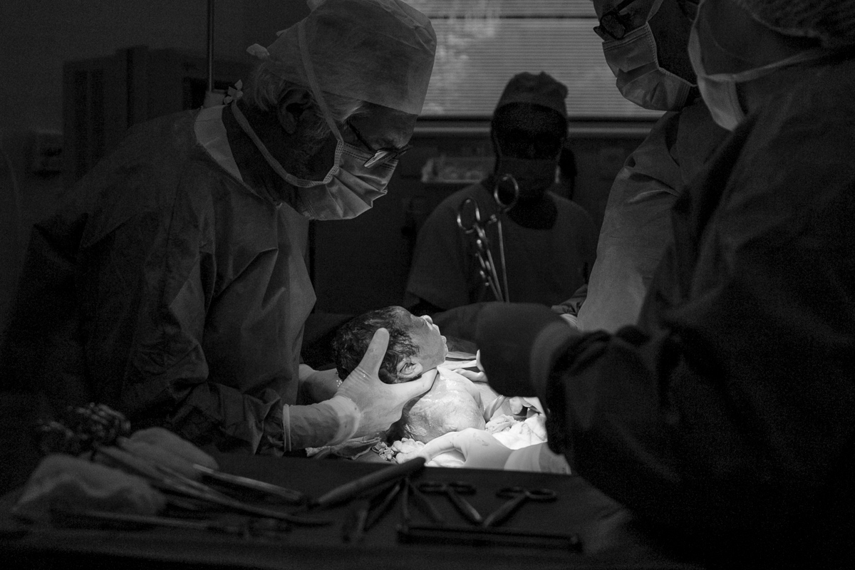 parto, nascimento, vida, baby, nené, recém nascido, pais, mãe, filho, pai, família, amigos, espera, a hora da chegada, hospital, perinatal, rio de janeiro, fotografia de amor, fotografia de família, newborn, cesár