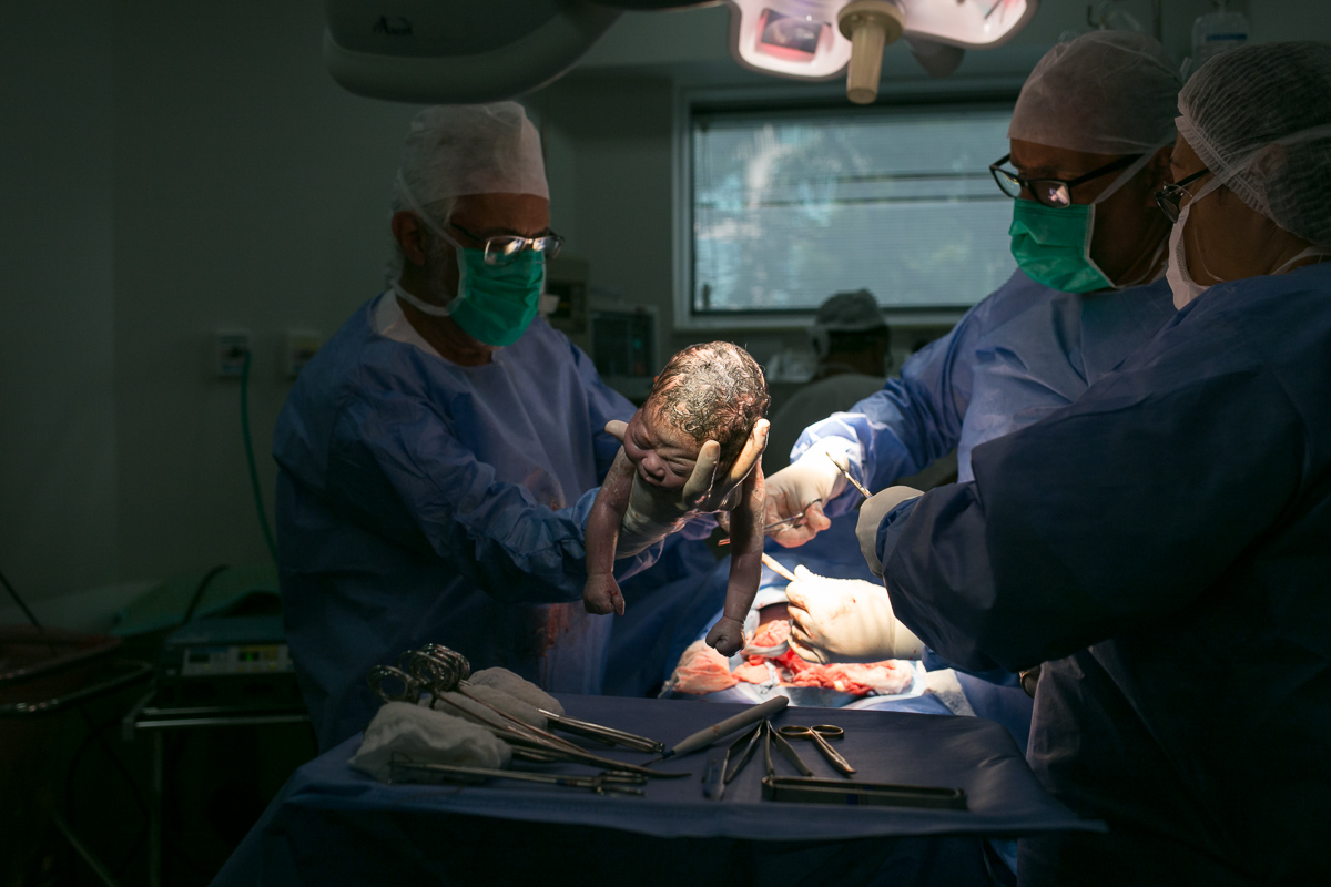 parto, nascimento, vida, baby, nené, recém nascido, pais, mãe, filho, pai, família, amigos, espera, a hora da chegada, hospital, perinatal, rio de janeiro, fotografia de amor, fotografia de família, newborn, cesár